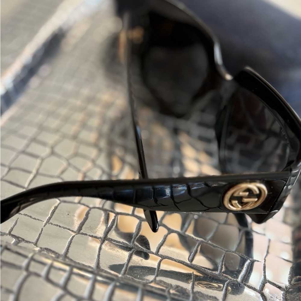 Gucci Black Sunglasses - Picture 5 of 8